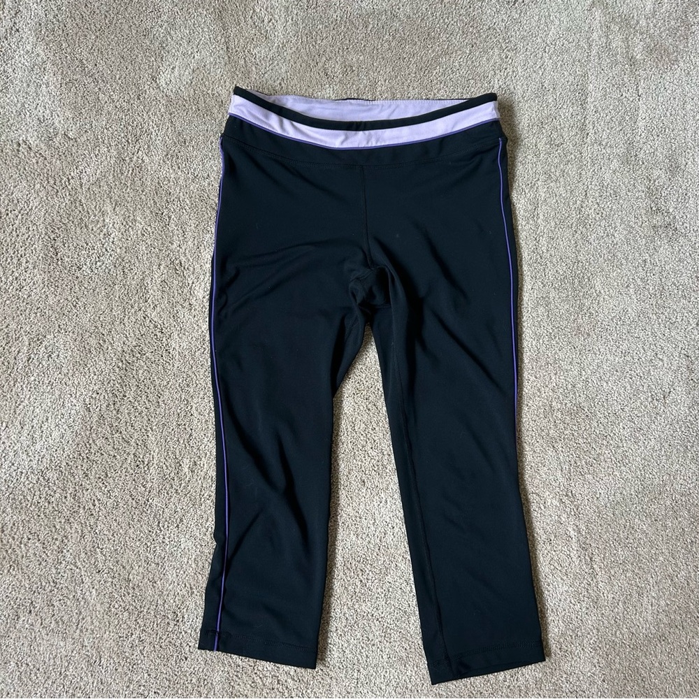 Women’s Black Capris eggings